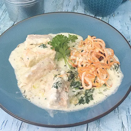 Lachsauflauf mit Karottennester Käse-Sahne